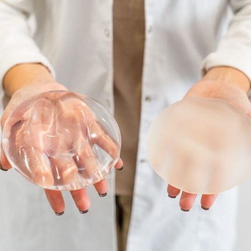 ¿Implantes de silicona, salinos o anatómicos? Guía según tu estilo de vida